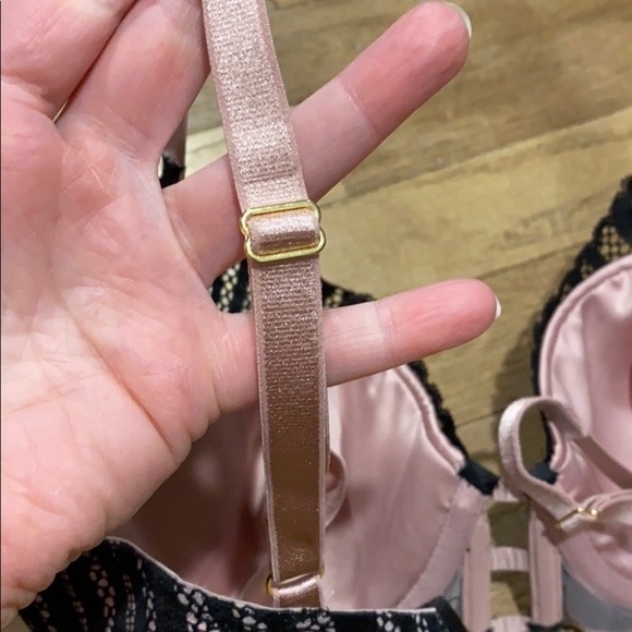 Victoria’s Secret 32DD Lightly lined plunge - Picture 12 of 16